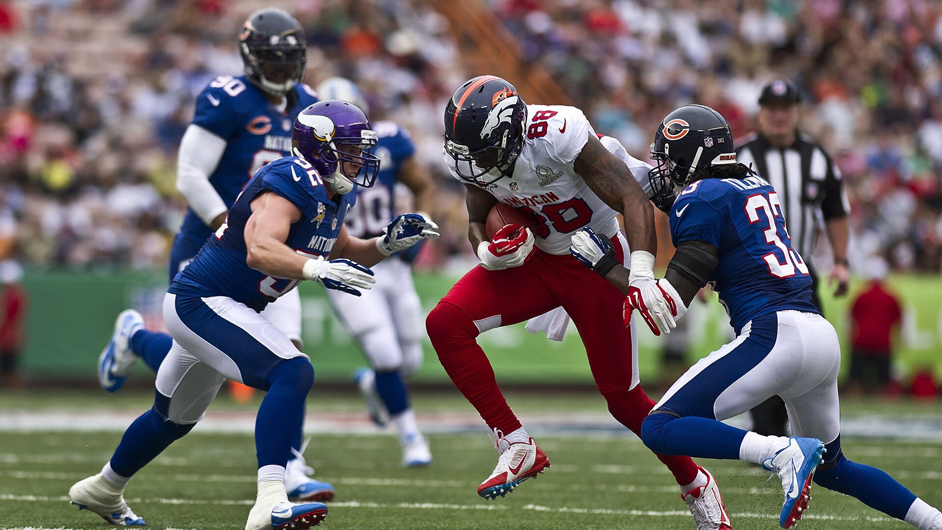 爱游戏官方网站-25分+5记三分！湖人奇兵大爆发，打败1.34亿后卫，小鬼当家太牛了，湖人队传奇